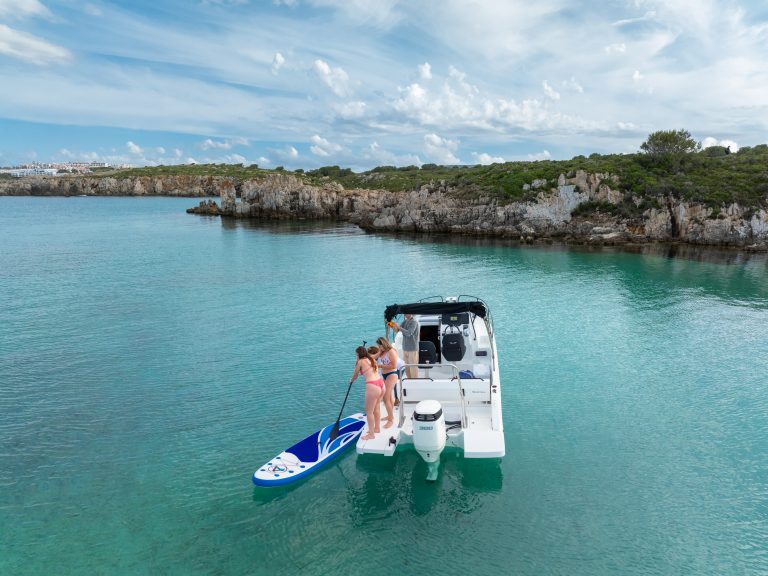 Las mejores excursiones en barco por Menorca