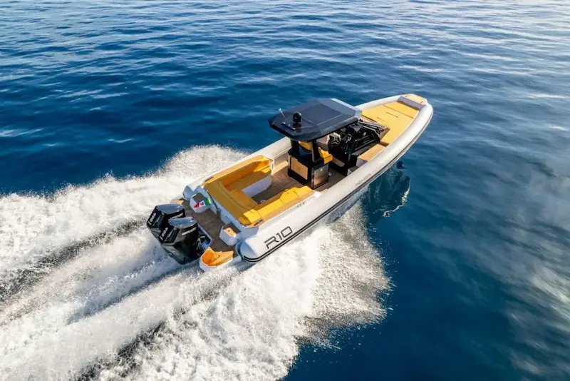 Alquiler de lancha deportiva rápida en Menorca