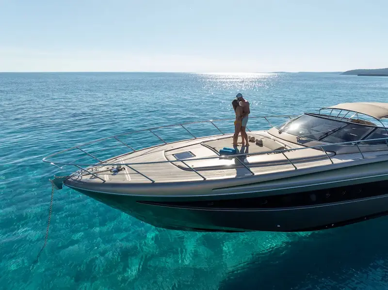 Alquiler de yate de lujo con patrón