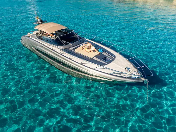 Alquiler de yate Riva 63 Virtus con patrón profesional